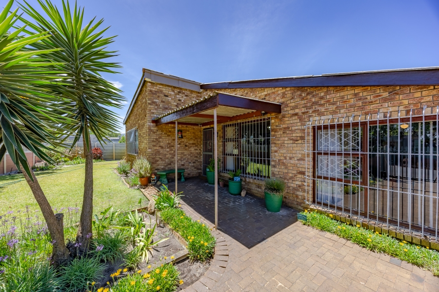 3 Bedroom Property for Sale in Bothasig Western Cape